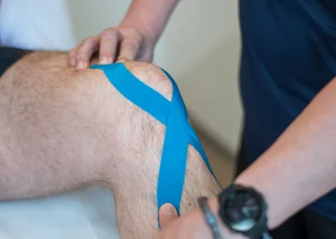 Fysiotherapie bij patellofemoraal pijnsyndroom, pijn rond de knieschijf